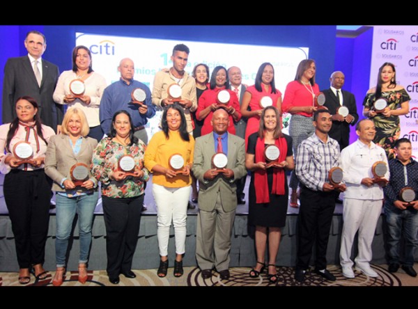 Citi y Solidarios entregan Premio Microempresa del año 2018 a creadora de helados artesanales de Moca